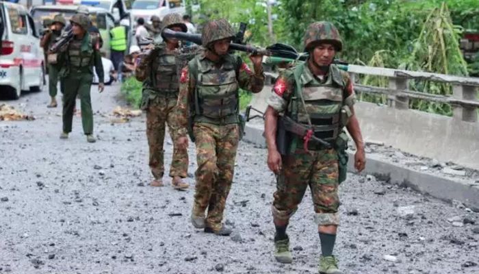 মিয়ানমারে শিরশ্ছেদ ও ধর্ষণ চালাচ্ছে জান্তা বাহিনী