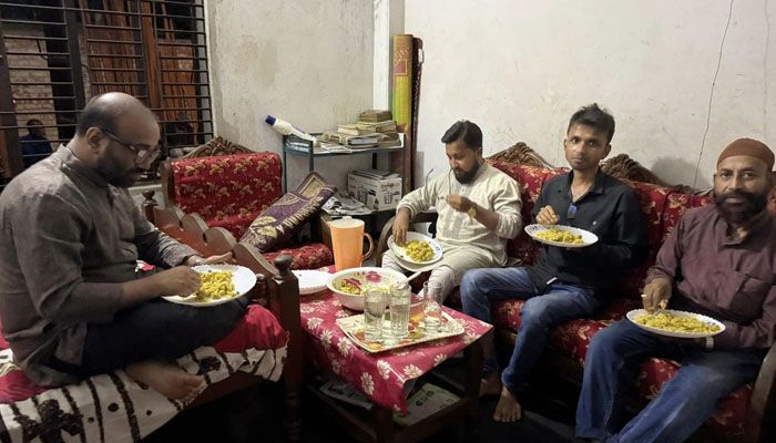 ট্রাম্পের বিজয়ে কাশিয়ানীতে ভোজের আয়োজন