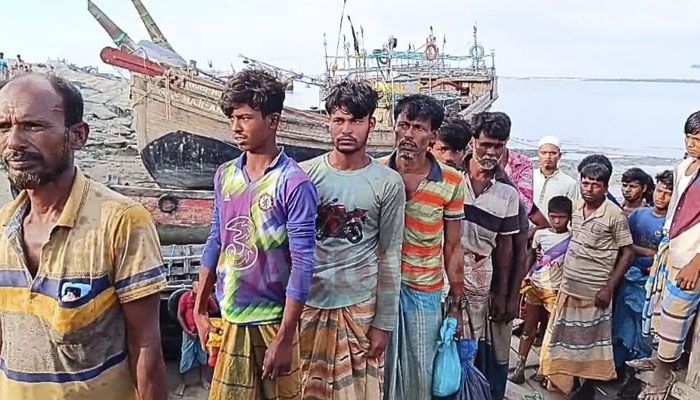 সাগরে অপহৃত ১৯ জেলে বাড়ি ফিরেছেন