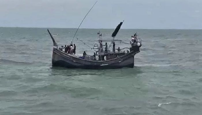 কুতুবদিয়া উপকূলে জলদস্যুদের হানা, গুলিবিদ্ধ এক জেলে