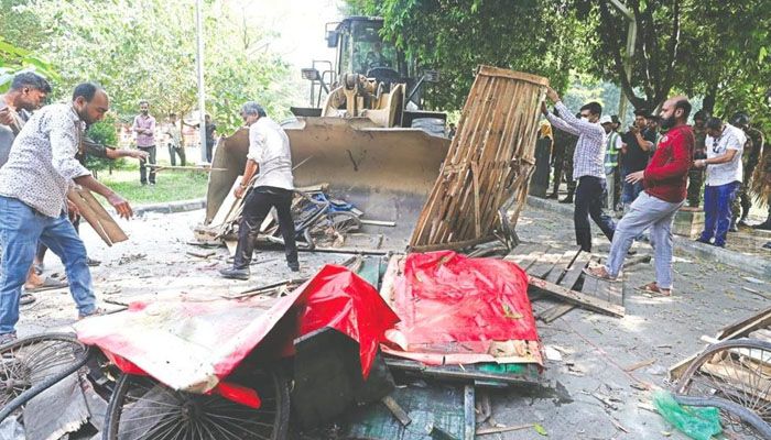 ফার্মগেট-গুলিস্তানে হকার বিক্ষোভ, ৫০০ গাড়ি জব্দ