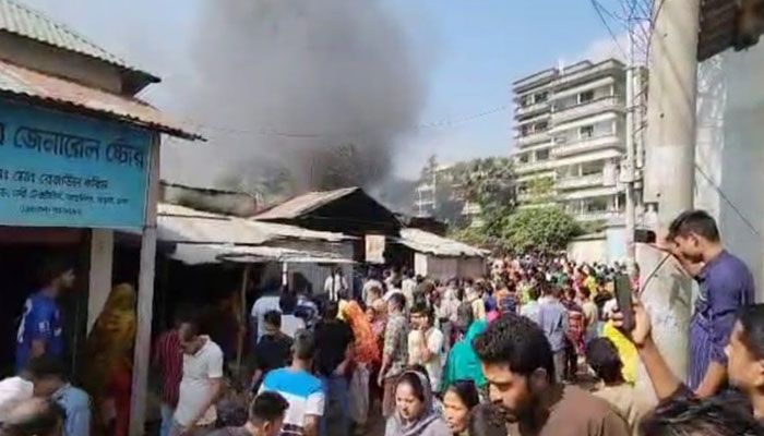 আশুলিয়ায় অ্যামাজন কারখানার আগুন নিয়ন্ত্রণে
