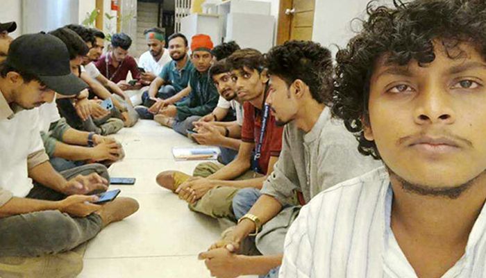 বিশ্ববিদ্যালয়ের দাবিতে সচিবালয়ে অনশনে তিতুমীর শিক্ষার্থীরা