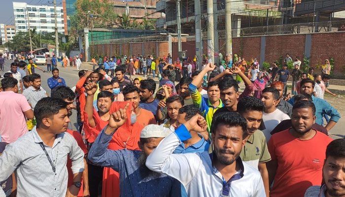 বেক্সিমকো ইন্ডাস্ট্রিয়াল পার্ক ও হা-মীম গ্রুপের শ্রমিকদের ফের সড়ক অবরোধ