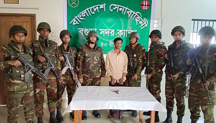 শাজাহানপুরে বিদেশি পিস্তলসহ কৃষক লীগ নেতা গ্রেপ্তার