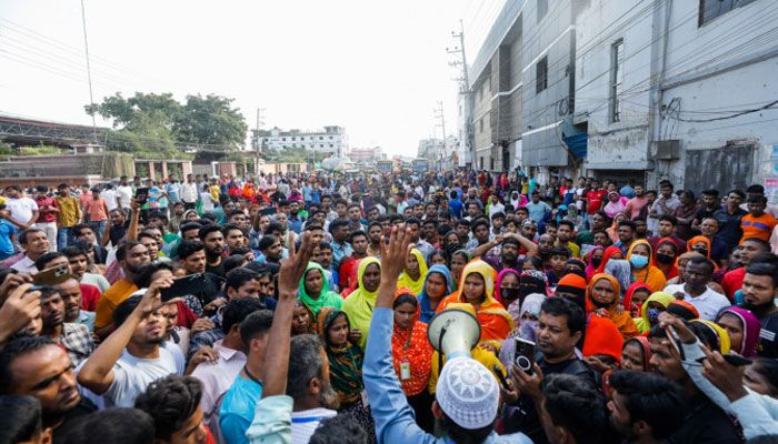 অবশেষে বেতন পেলেন টিএনজেড কারখানার শ্রমিকরা