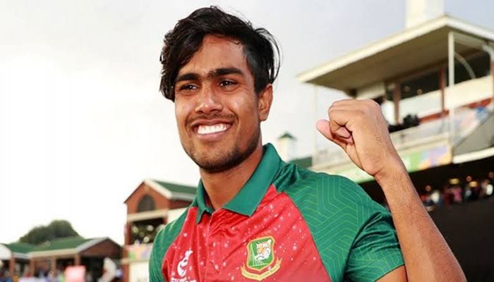 যে কারণে দুই ম্যাচ নিষিদ্ধ আকবর