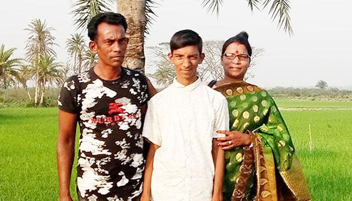 লিয়ন দাস স্বপ্ন দেখেন শিক্ষক হওয়ার