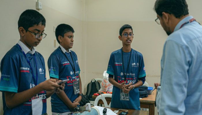 ইস্ট ওয়েস্ট বিশ্ববিদ্যালয়ে ন্যাশনাল রোবো ফেস্ট