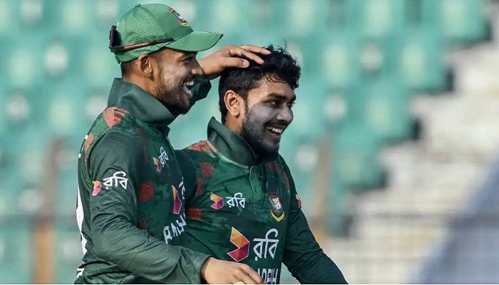 সন্ধ্যায় দেশ ছাড়ছে শান্তরা