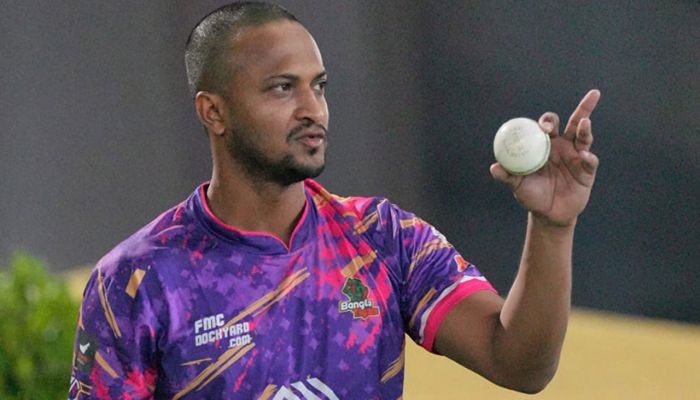 শুরুতেই হার সাকিবের, বোলিংয়ে পেলেন ২ উইকেট