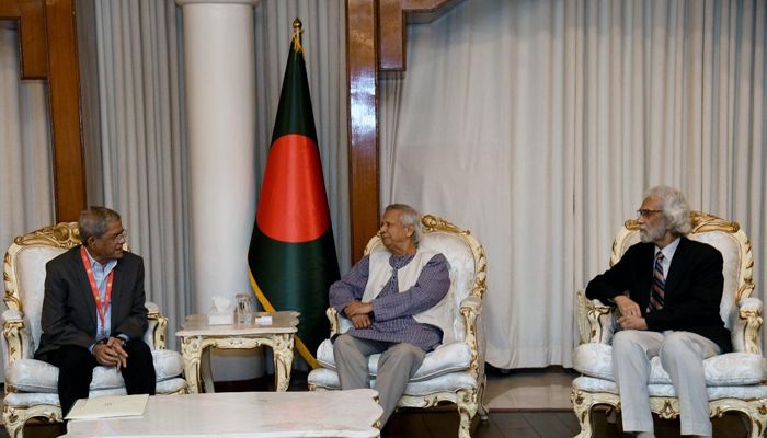 জাতীয় ঐক্যের আহ্বান বিএনপির, শান্ত থাকার অনুরোধ প্রধান উপদেষ্টার