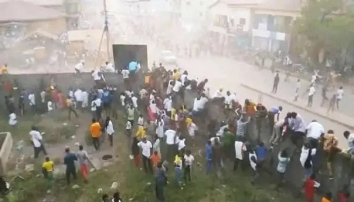 গিনিতে ফুটবল খেলা নিয়ে সংঘর্ষ, নিহত শতাধিক