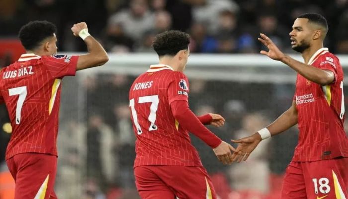 দুবার পিছিয়ে পড়েও পয়েন্ট বাঁচাল লিভারপুল 