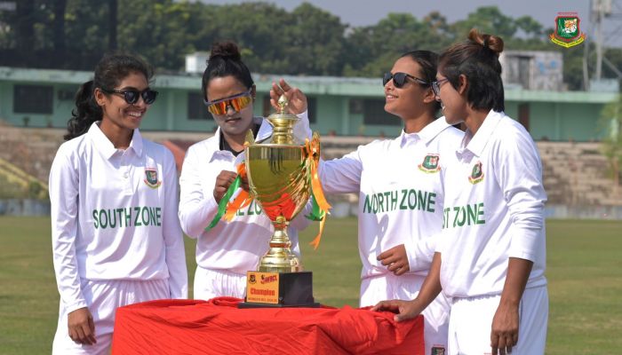 আয়েশা ৯৪ আউট, নিগার ৮৫ নট আউট