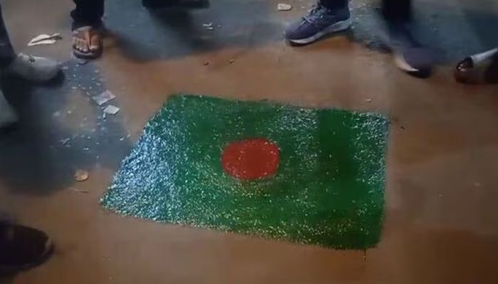 বাংলাদেশের পতাকা অবমাননার অভিযোগে পশ্চিমবঙ্গে গ্রেপ্তার ৩