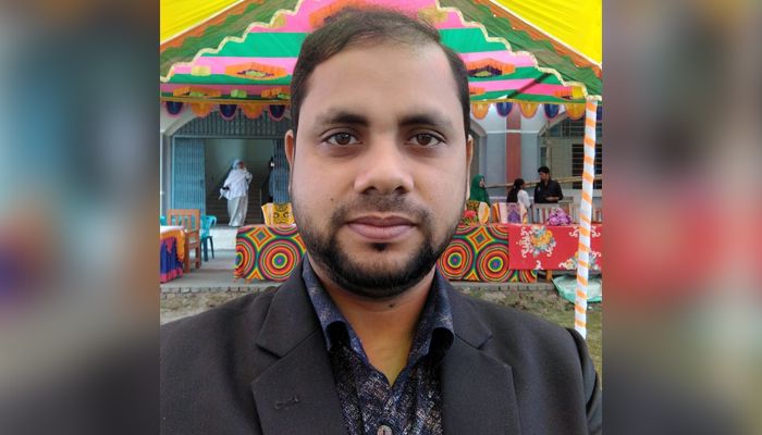 শিক্ষক মো. রাসেল।