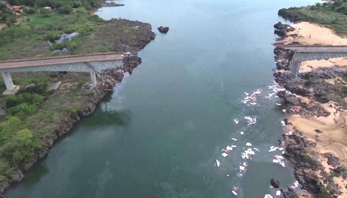 ব্রাজিলে সেতু ভেঙে পড়ে নিহত ৮