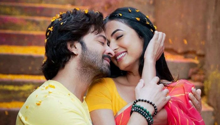 ভারতের পর পাকিস্তানেও মুক্তি জটিলতায় ‘দরদ’