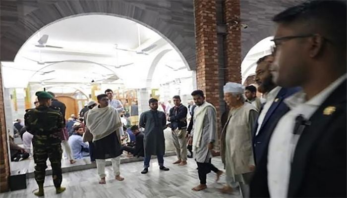 হাসান আরিফের জানাজায় অংশ নিলেন প্রধান উপদেষ্টা