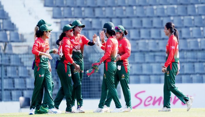 জ্যোতিদের হোয়াইটওয়াশের লজ্জায় ডোবাল আইরিশরা