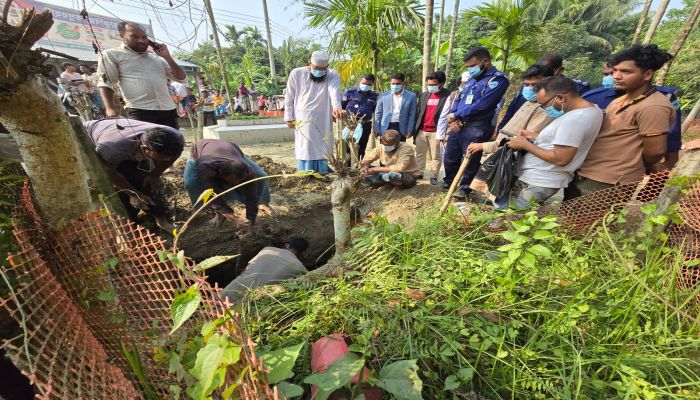 ১১ বছর পর শিবিরকর্মীর লাশ উত্তোলন, কবরে মিলল বুলেট