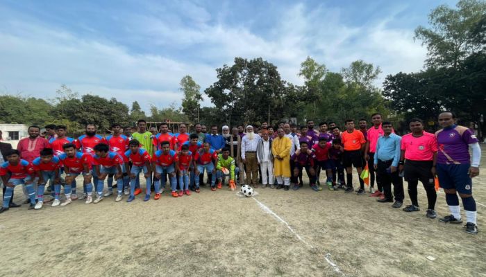 সিরাজগঞ্জে আব্দুর রশিদ বাবলা স্মৃতি ফুটবল লিগ শুরু