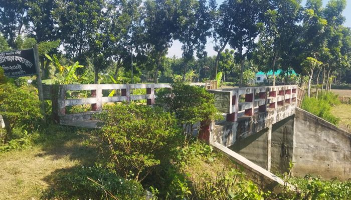 সংযোগ সড়ক না থাকায় কাজে আসছে না আট সেতু 