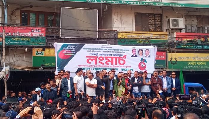 ঢাকা থেকে আগরতলা অভিমুখে লংমার্চে বিএনপির তিন সংগঠন