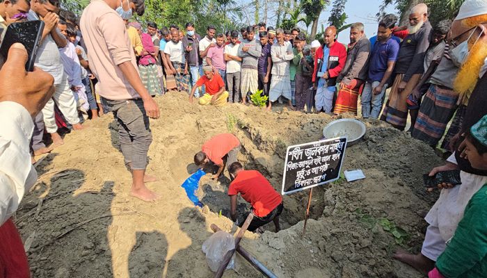 পাবনায় ছাত্র আন্দোলনে নিহত জুলকারনাইনের লাশ উত্তোলন