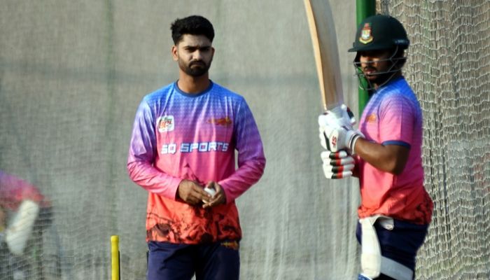 জমে উঠেছে শেষ সময়ের প্রস্তুতি