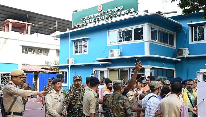 আগরতলায় সহকারী হাইকমিশনে হামলা, ক্ষুব্ধ বাংলাদেশ