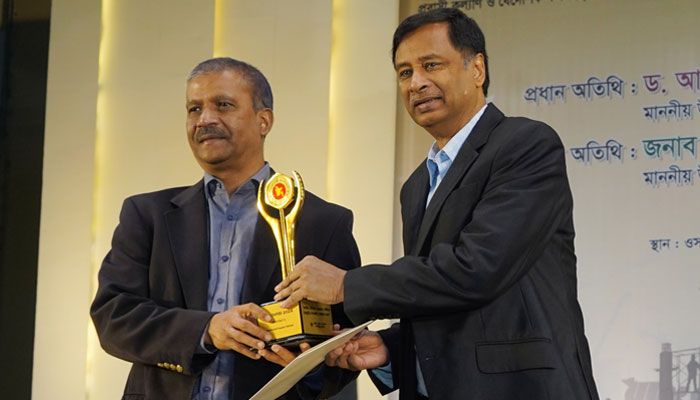 সিআইপি সম্মাননা পেলেন উল্কাসেমির সিইও মোহাম্মদ এনায়েতুর রহমান  