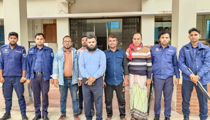 মেঘনায় অবৈধভাবে বালু উত্তোলন, ১২ লাখ টাকা জরিমানা