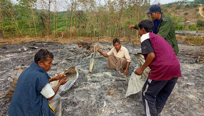 বান্দরবানে আগুনে পুড়ল ত্রিপুরা সম্প্রদায়ের ১৭ বসতঘর