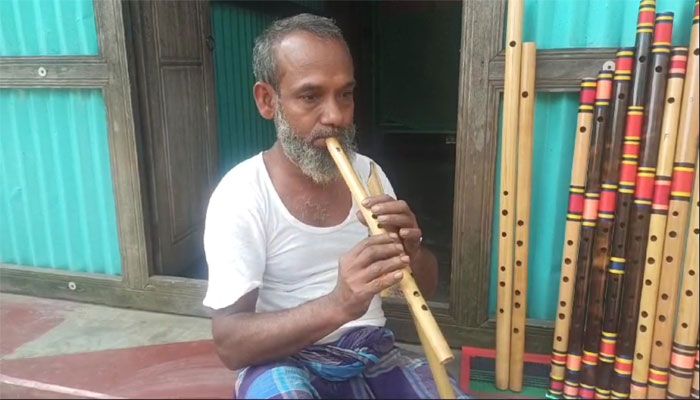 বাঁশের বাঁশিতে স্বাবলম্বী যে গ্রাম
