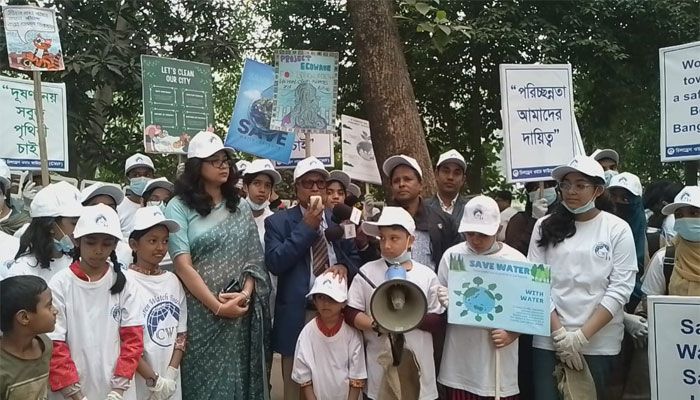 ধানমন্ডি লেকে চিলড্রেন ওয়াচ ফাউন্ডেশনের পরিচ্ছন্নতা কর্মসূচি পালিত