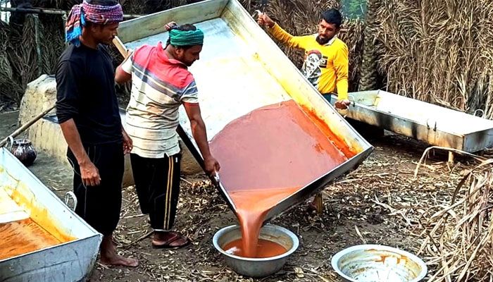 খেজুর গুড়ের ম ম ঘ্রাণের এ সময়