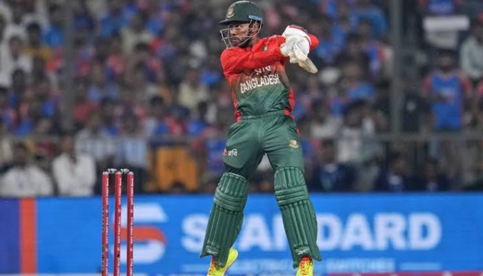 ধাক্কা সামলে বাংলাদেশের সেঞ্চুরি
