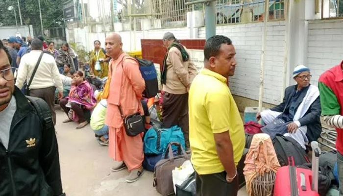একযোগে ভারত যাচ্ছিলেন ইসকনের ৭০ সদস্য, ইমিগ্রেশন পুলিশের বাধা