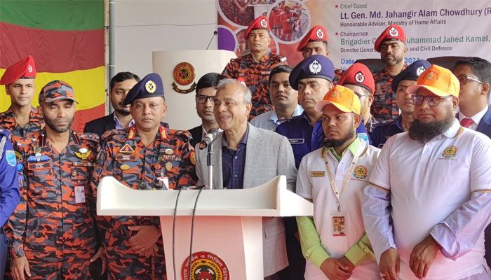বাংলাদেশে নয়, ভারতেই শান্তিরক্ষা বাহিনী পাঠানো উচিত : স্বরাষ্ট্র উপদেষ্টা
