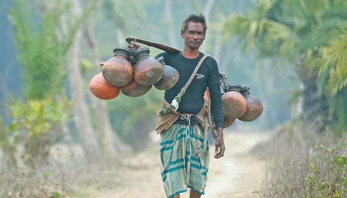 কুয়াশার কুহকে মোড়া শীত