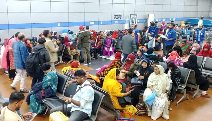 লেবানন থেকে দেশে ফিরলেন আরও ১০৫ বাংলাদেশি