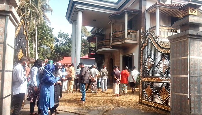 মৌলভীবাজারে সাবেক ইউপি চেয়ারম্যানের বাড়িতে আগুন, দুই নারীর মৃত্যু