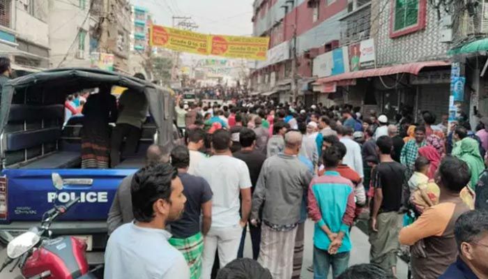 ব্যাংকে ঢুকে কর্মকর্তাদের জিম্মি, ৩ ডাকাতের আত্মসমর্পণ