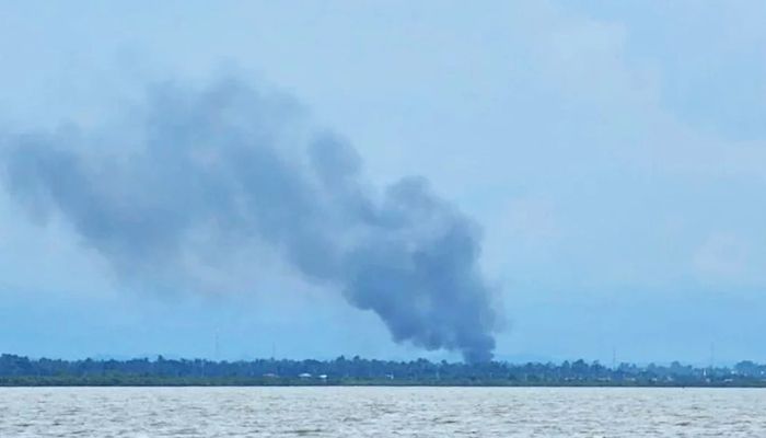 থামছে না বিস্ফোরণের শব্দ, কাটছে না আতঙ্ক