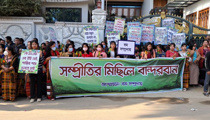 ভারতে আশ্রয় নিয়েছে ৩ হাজার বম সম্প্রদায়ের মানুষ