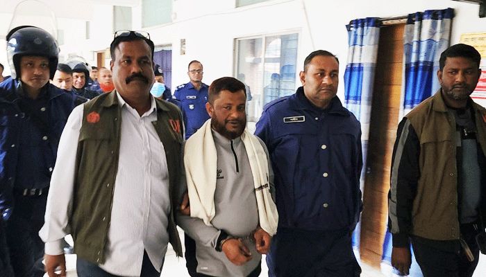 বিমানবন্দরে গ্রেপ্তার জয়পুরহাট পৌরসভার সাবেক মেয়র কারাগারে