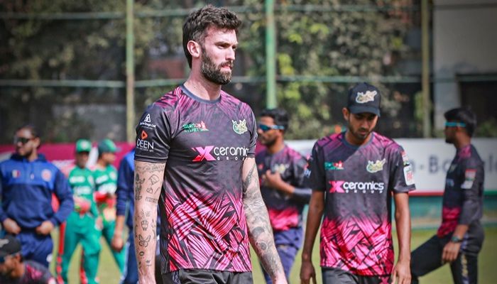 বিপিএল ছাড়লেন ইংলিশ পেসার