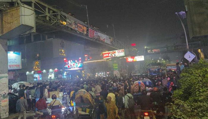 সায়েন্সল্যাব ও টেকনিক্যাল মোড় অবরোধ ৭ কলেজ শিক্ষার্থীদের, তীব্র যানজট